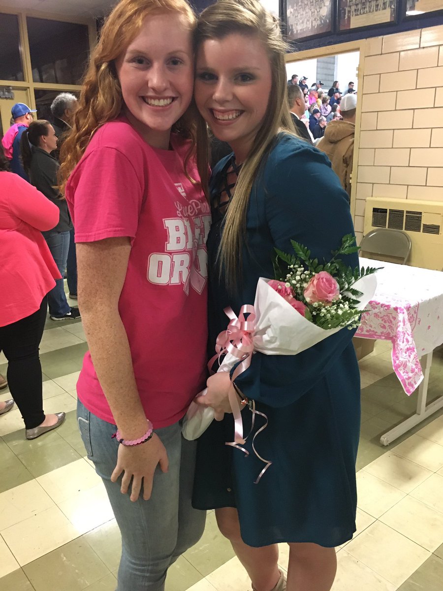 mandyfinks's tweet image. Happy 17th birthday @MorganIgou !! 💋 love you so much have a great day 💗