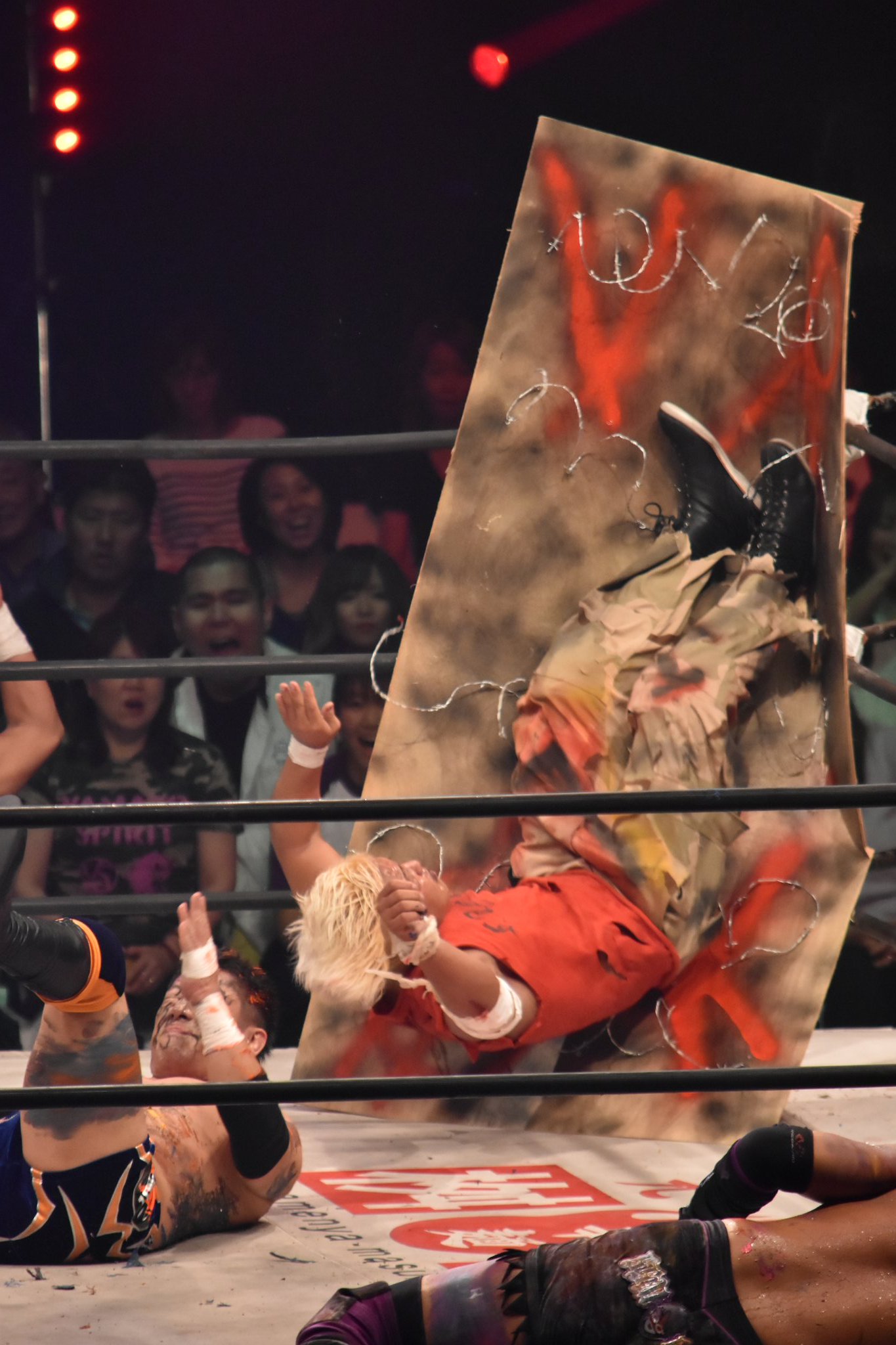 難民 ドラゴンゲート 9 18大田区 有刺鉄線ボード この辺りから大日本プロレスの様相に Dragongate