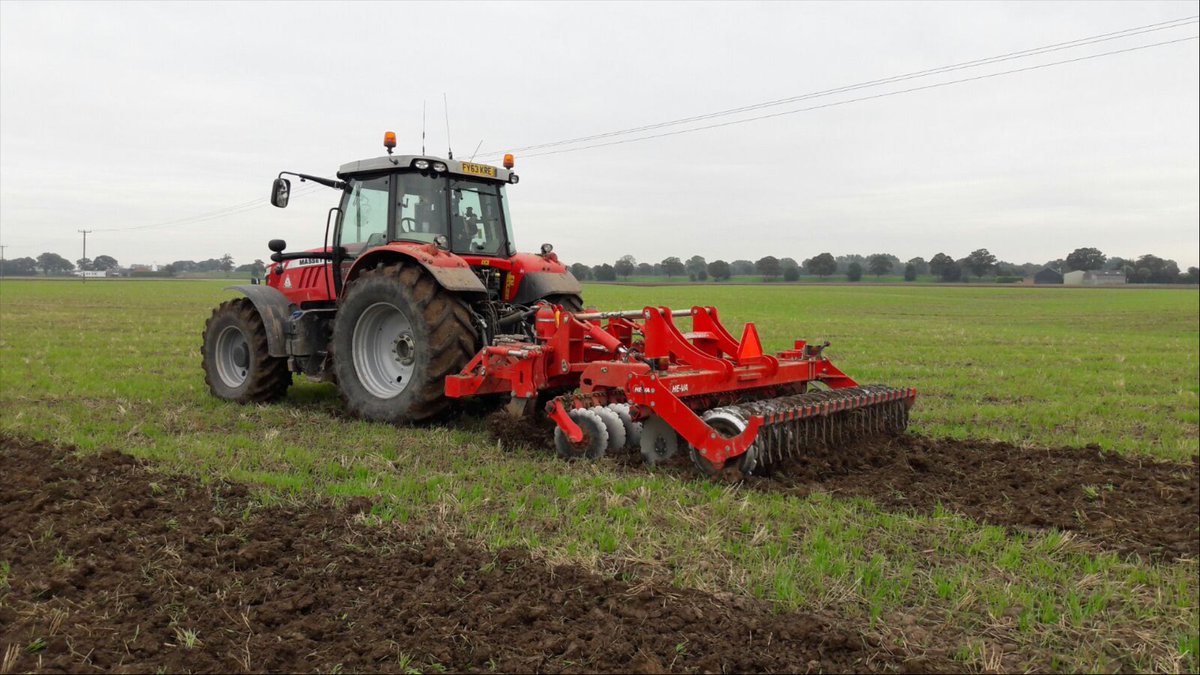 opicocentral's tweet photo. 3m @Heva_UK Combi-disc out and about demoing @OPICOLtd
@tnstractors @chandlersfe #versatility #combidisc #harvest17 #cultivator https://t.co/Mz3vrU7HpL