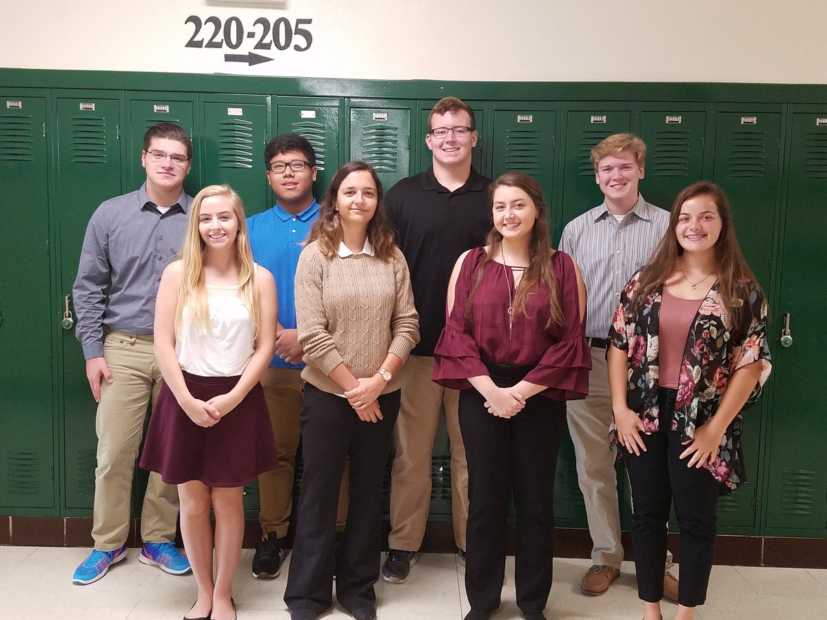 Mrs_Spitznagel's tweet photo. Dressed for success. DECA works on Wednesdays. #mhsmarketing #wearemehlville https://t.co/dOQ5ZGGyji