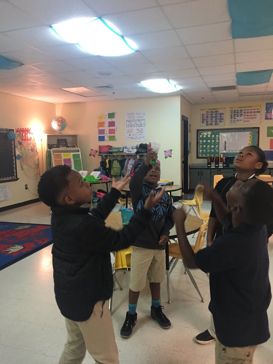 mspittsDSES's tweet photo. Learning about forces of motion with a Pom-Pom launcher! How can we change speed &amp; direction? #funinsecond  @DunwoodySprings https://t.co/gheQTjjF0v