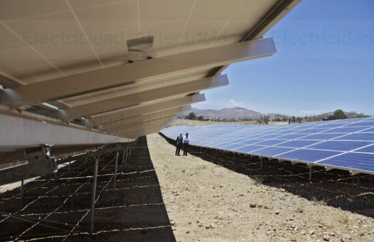 TheClover2030's tweet image. ☀️Startup chilena (#intiTech) logra acuerdo con #AesGener para limpieza de sus plantas solares en el norte bit.ly/2xQi6Oo