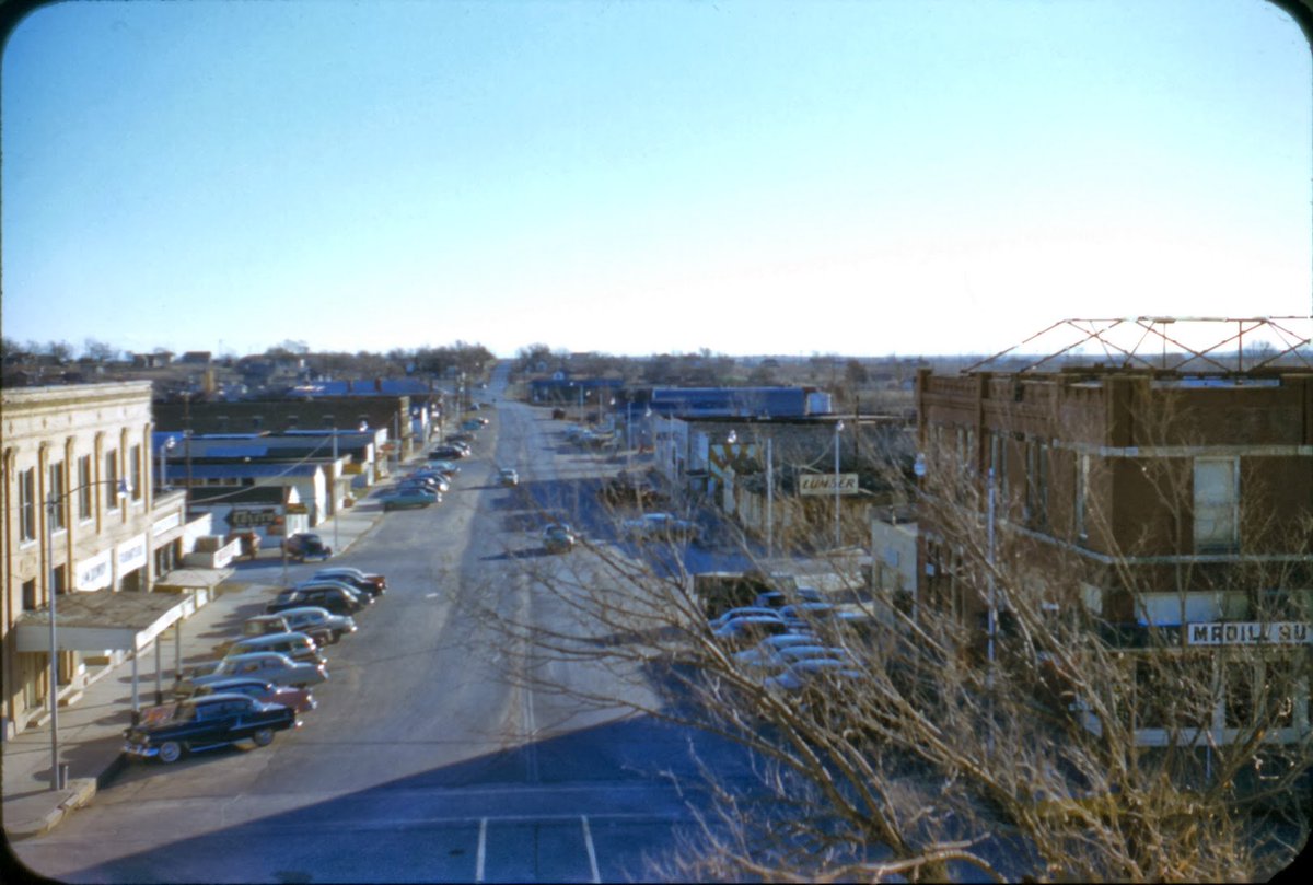 BrandonJacks73's tweet photo. View from Marshall Co. Courthouse 1959 and Courthouse around 1900 #WayBackWednesday #WayBackWinsDay https://t.co/awuhq8EXs3