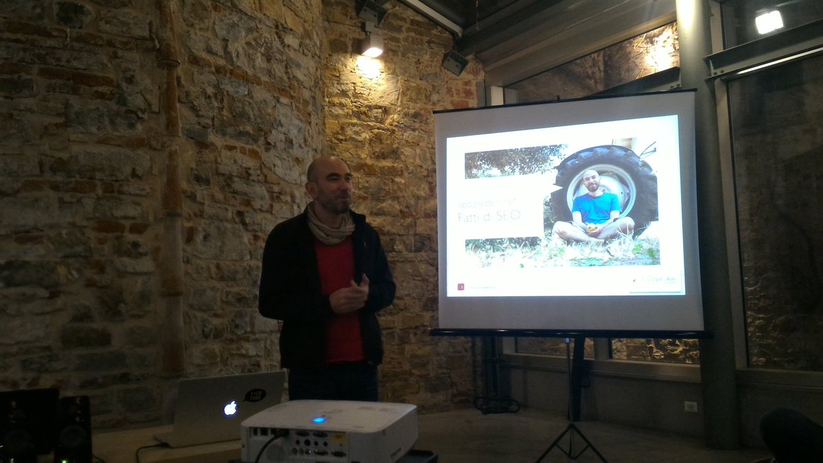 pistakkiomktg's tweet image. Attending the #SEO speech by Francesco Margherita about #websemantics, quality #crawling #SEOgardening in #Florence at @LeMuratePAC