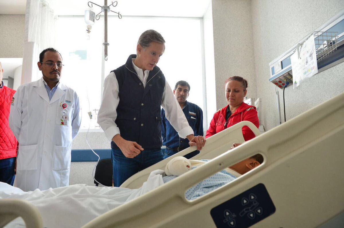 alfredodelmazo's tweet photo. En #Ecatepec realicé un recorrido por algunas zonas afectadas y visité a lesionados en el Hospital de Las Américas. Seguiremos pendientes. https://t.co/t8pQeP8nsq