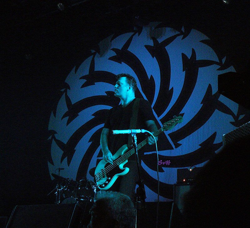 49 años hoy para Ben Shepherd bajista de !!
Happy birthday - Foto: Syl Hey 
