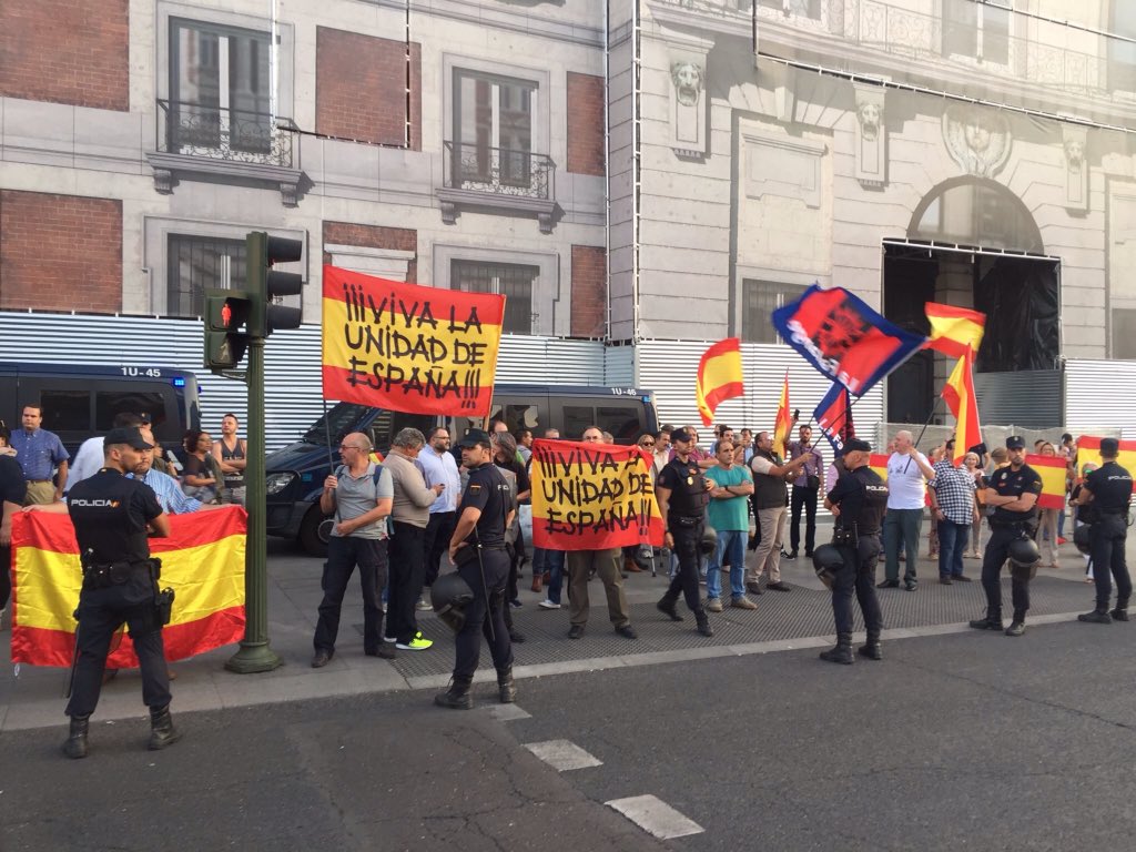 Antifaxismoa's tweet image. Madrid #PuertaDeSol
Mientras solidarias, internacionalistas, antifascistas... Son identificamos, los fascistas son protegidos
Su democracia