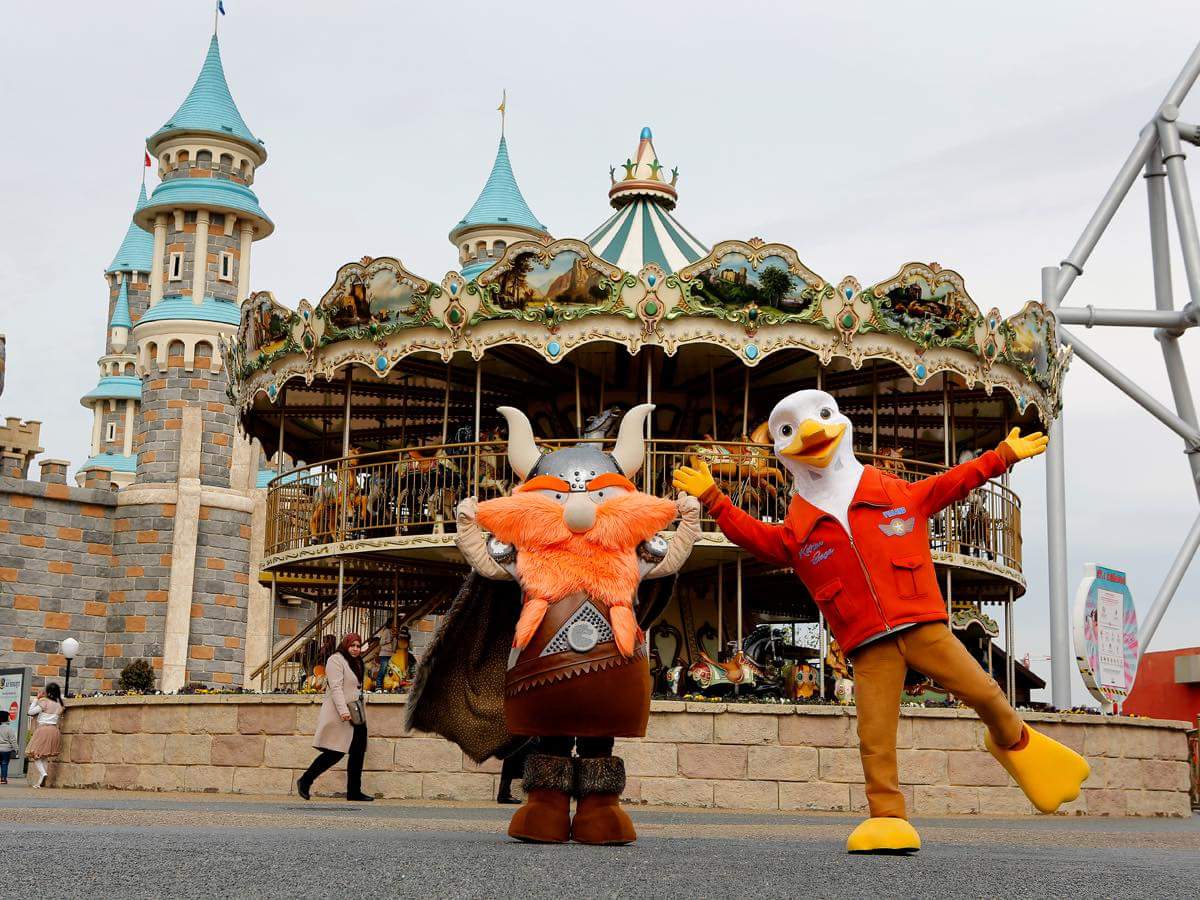 Türkiye'nin en büyük tema parkı #Vialand ile eğlence devam ediyor. En ıygun biletler eglenje.com/vialand adresinde.