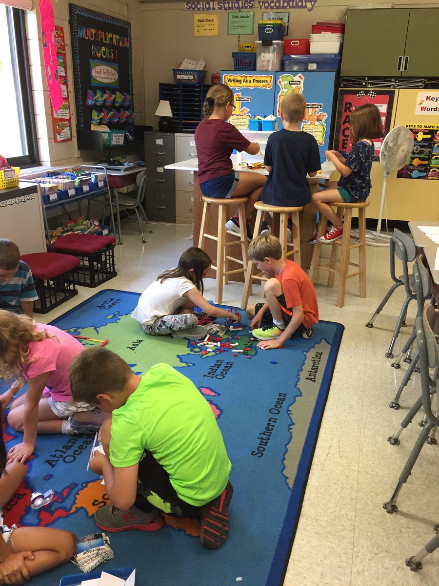 taylorcole57's tweet photo. Our first STEM activity in room 119 #rm119 #STEM #exploringwithstembins  @LizRudnicki https://t.co/O2vTT85a15
