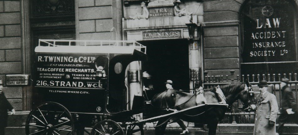 متجر Twinings وهو من اقدم المتاجر المتخصصة بالشاي وله اكثر من 300 سنة وموجود على ستراند ستريت في لندن .
<a href="/droob_travel/">دروب المسافر</a> <a href="/hotels_s/">فنادق أعجبتني</a> <a href="/hatimam/">✈ روائع أوروبا ✈</a>