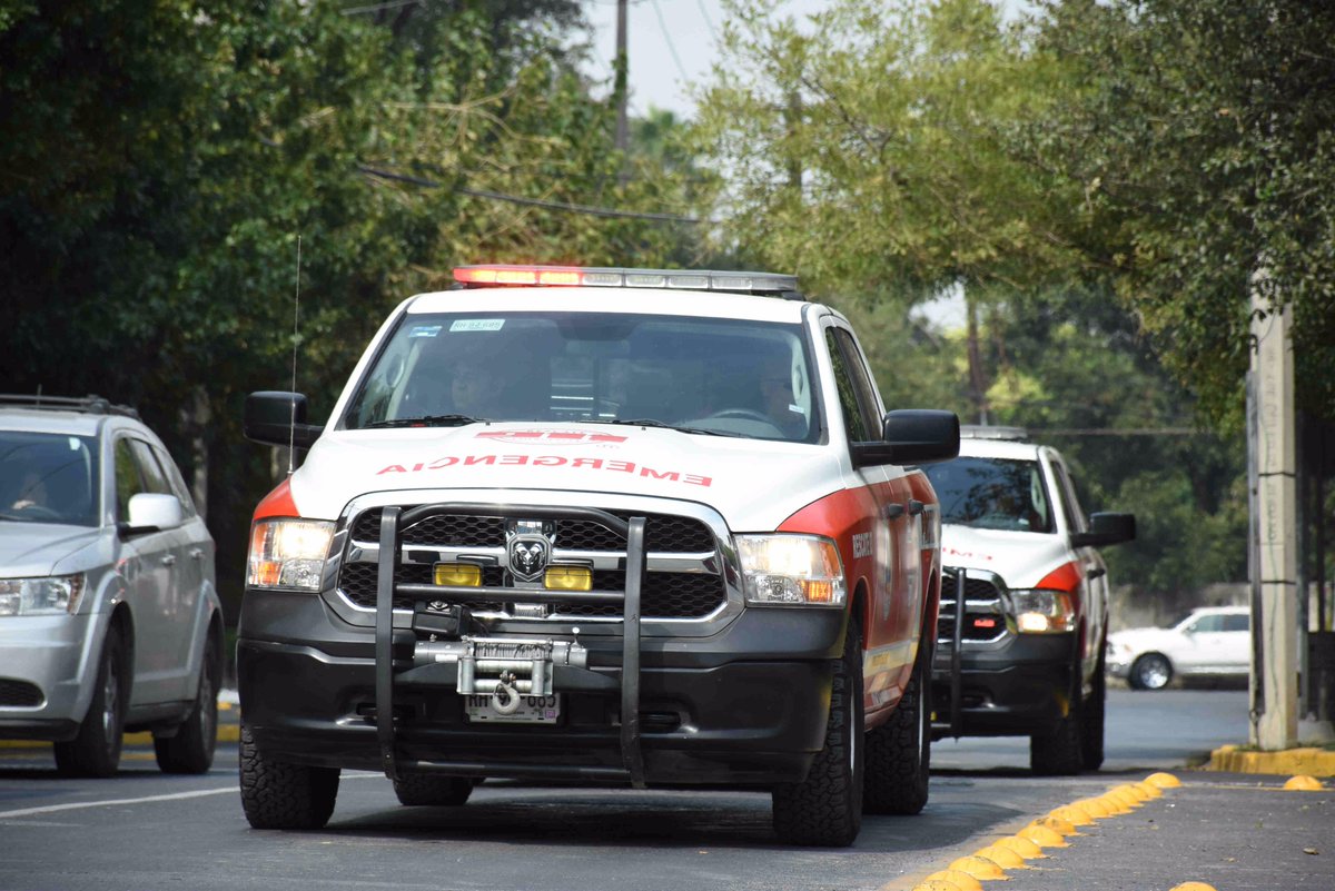 SanPedroNL's tweet photo. 13 elementos de @911SanPedro se trasladan en 4 unidades, tres tácticas y una ambulancia,a brindar apoyo a los habitantes del centro del país https://t.co/ZvQviwTL6m