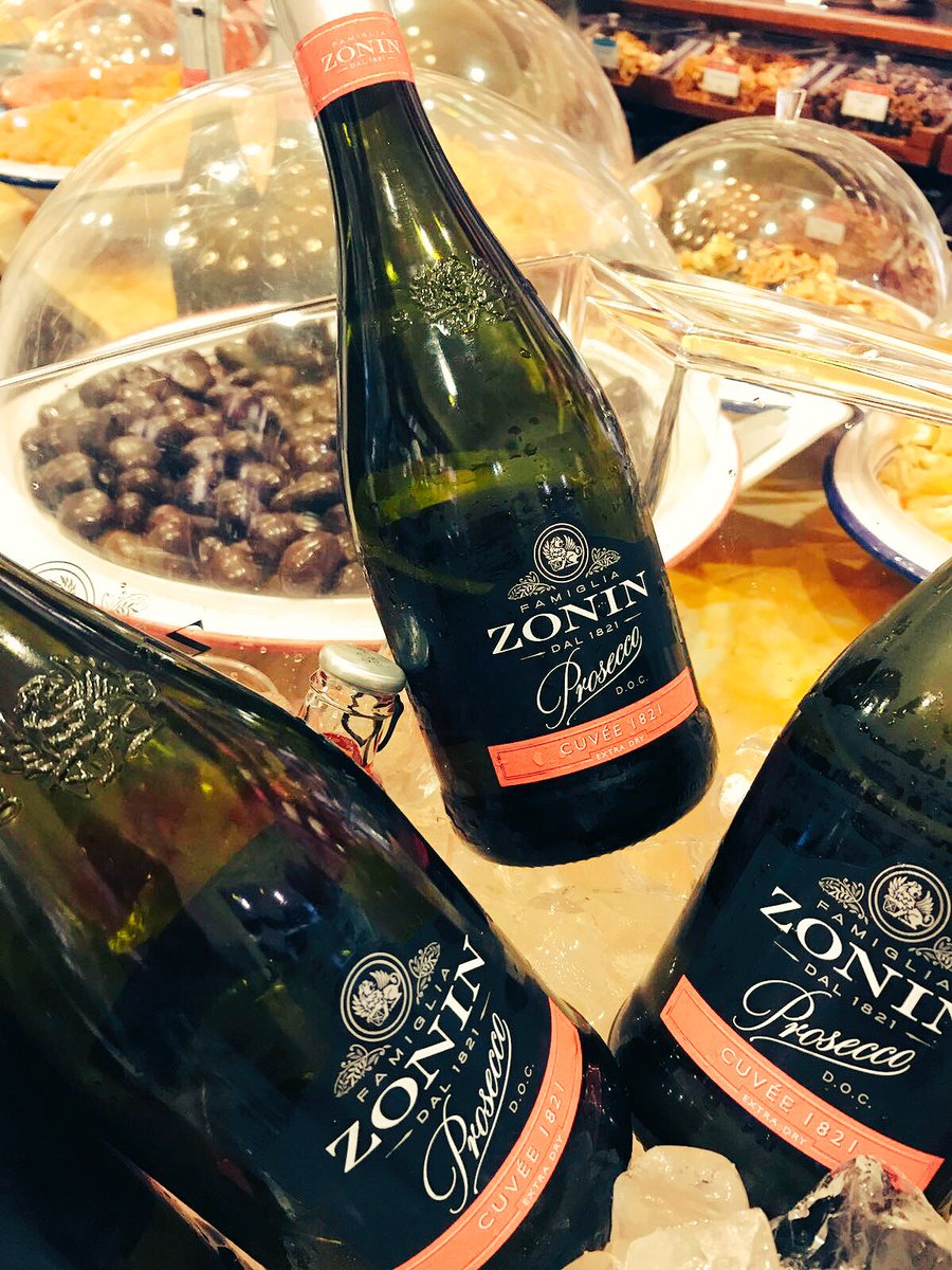 ZoninProsecco's tweet photo. It's time for #healthy #aperitivo at @Noberasco_It store in #Milan #Spadari! #dried #fruit #ginger and #ZoninProsecco #Extradry! #cheers 🥂🍾😉 https://t.co/rA4Wzkjjpx