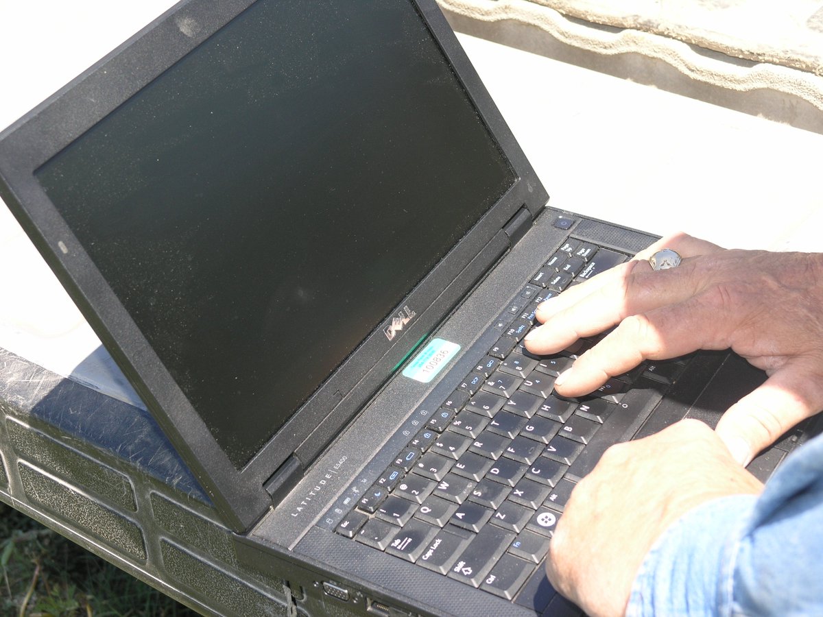 TexasFarmBureau's tweet image. Scammers are targeting #Texas farmers &amp;amp; ranchers. What can you do to avoid becoming a victim? bit.ly/2hgfNNk #farm365