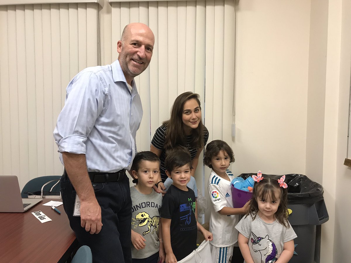 gabygdecarc's tweet photo. I had visitors today!!! NE was here today! Congratulations! https://t.co/9G0AgIQynd