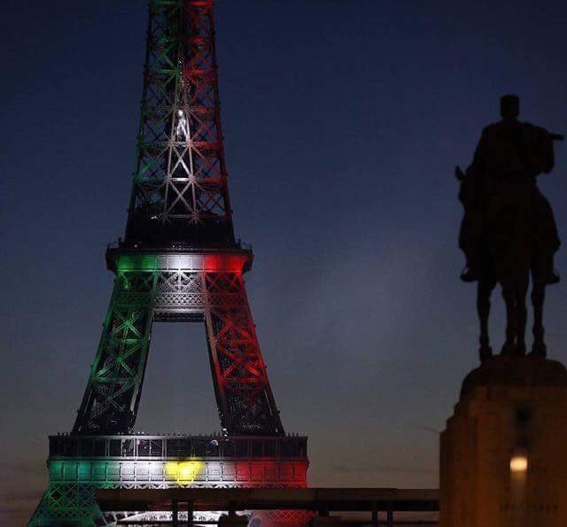 elizabethsvgs's tweet photo. Que gran gesto el de París y Nueva York. 🇲🇽💖

#PrayForMexico #FuerzaMexico #MéxicoEstáDePie https://t.co/iVAJ0ICUYg