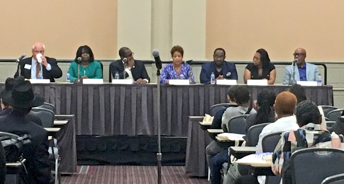 PHLCouncil's tweet photo. Attendees at the #HowToMakeItPHL conference today include young entrepreneurs and #phled students from #DobbinsCTE https://t.co/kwCGrA1fsP