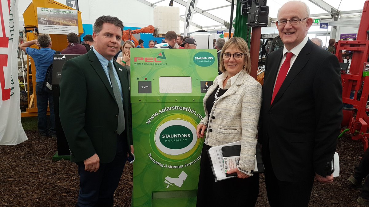 PELRecycling1's tweet image. Thanks to Brian &amp;amp; Daniel at @BridgeSigns for the fantastic vinyl wrap on the @PELRecycling1 Solar Street Bin at the #Ploughing2017