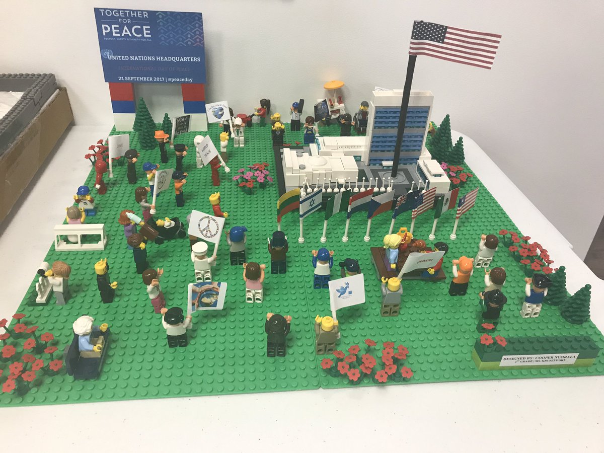 DiscoveryDayAca's tweet photo. World Peace Lego building challenge @DiscoveryDayAca @LEGO_Education @WhiteHouse @realDonaldTrump https://t.co/J9GdvfCAKF
