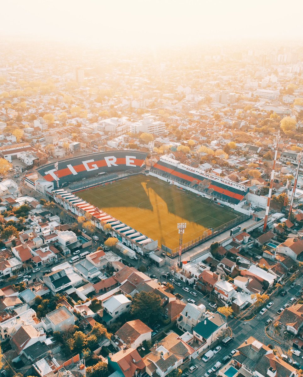 catigreoficial's tweet photo. La zona Norte, ...una ciudad, ...un barrio,.... y su TEMPLO.

1936-2017
81 años Estadio JOSÉ DELLAGIOVANNA!!!! #TIGRE 🏟 https://t.co/bAwrLhMsUX