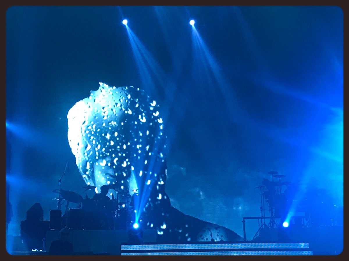 AntzAntz1's tweet photo. #เป๊กผลิตโชค #peckpalit #4chairConcert #whitehaus2 ยังไม่หยุดหวีต ชอบBDมากๆ ...❤️❤️ https://t.co/gQDSS7sQDo