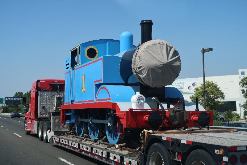 YouHadOneJ0B's tweet image. Looks like Thomas is being kidnapped.