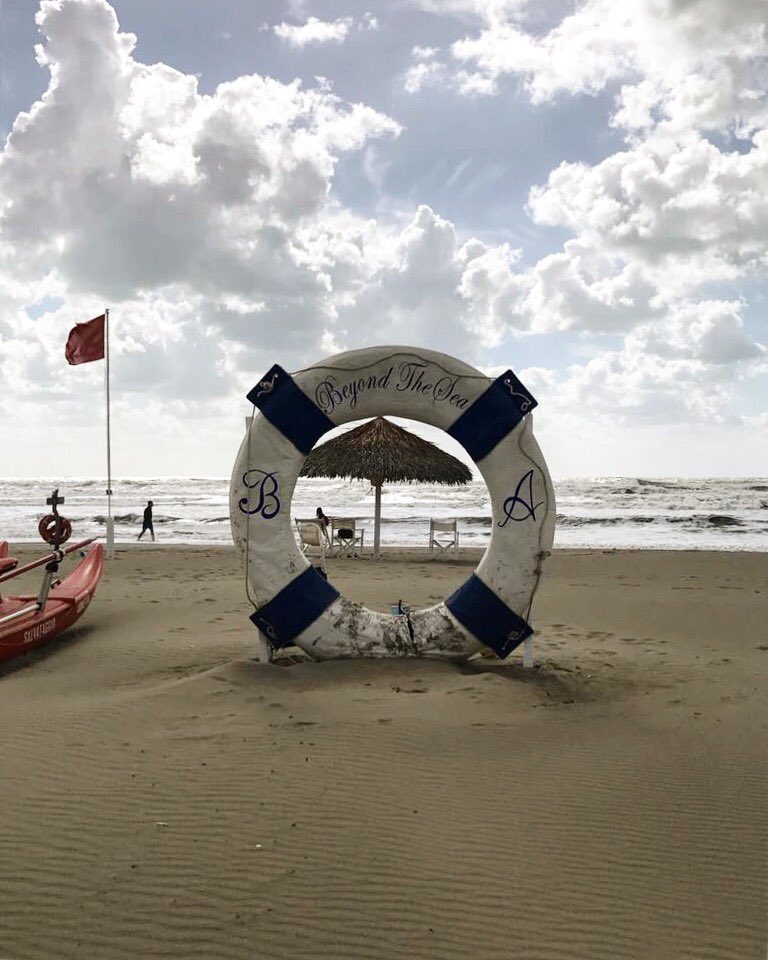 1908_fdm's tweet photo. The beach is starting to get its winter feel! But walking along the beach is still magical!
.
.
.
#hotel1908 #fortedeimarmi #bagnoannetta https://t.co/K1tzdXSDTJ