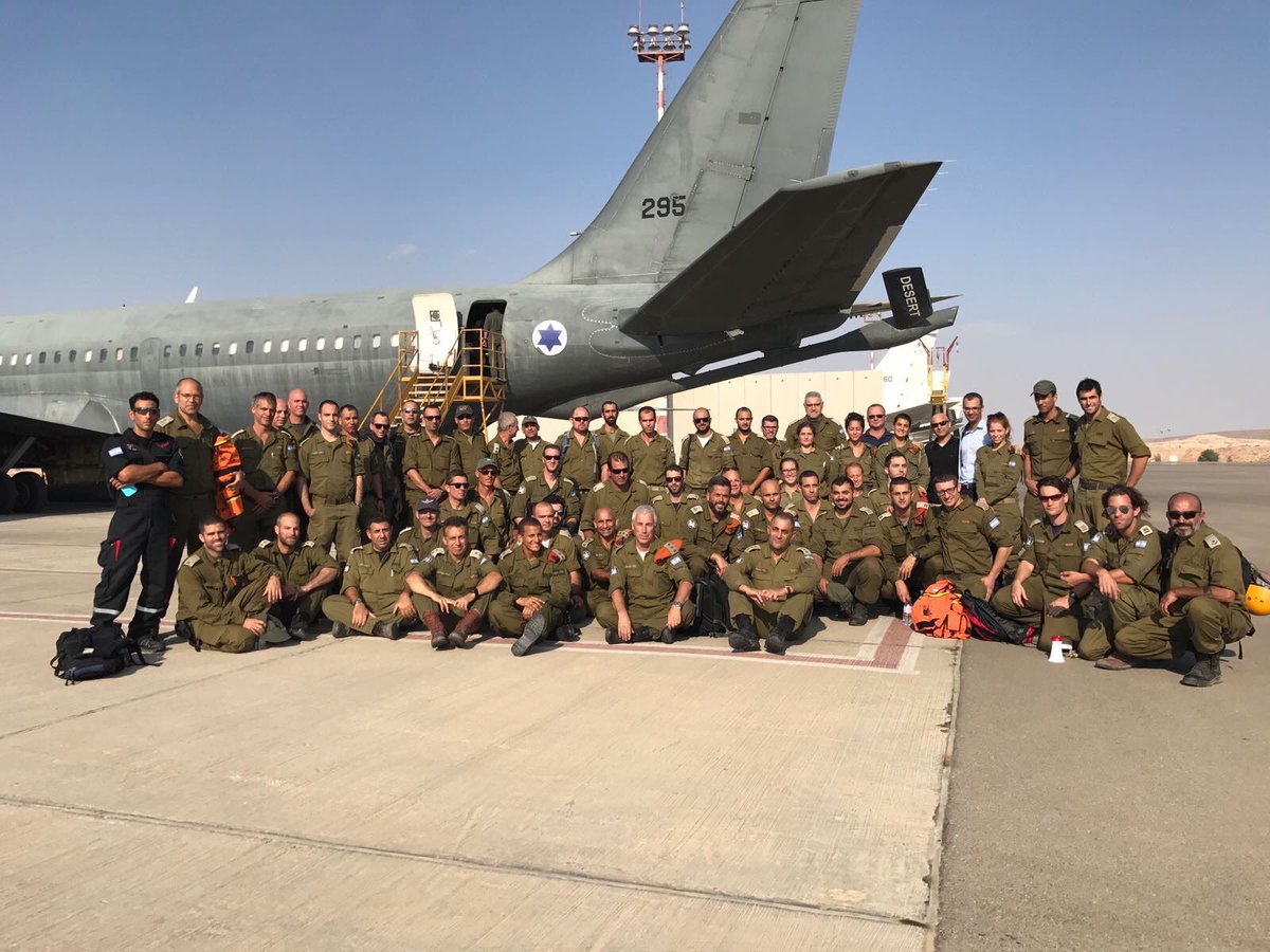 FDIonline's tweet photo. La delegación de ayuda humanitaria de las FDI, momentos antes de salir hacia México https://t.co/xynlSzJ85u