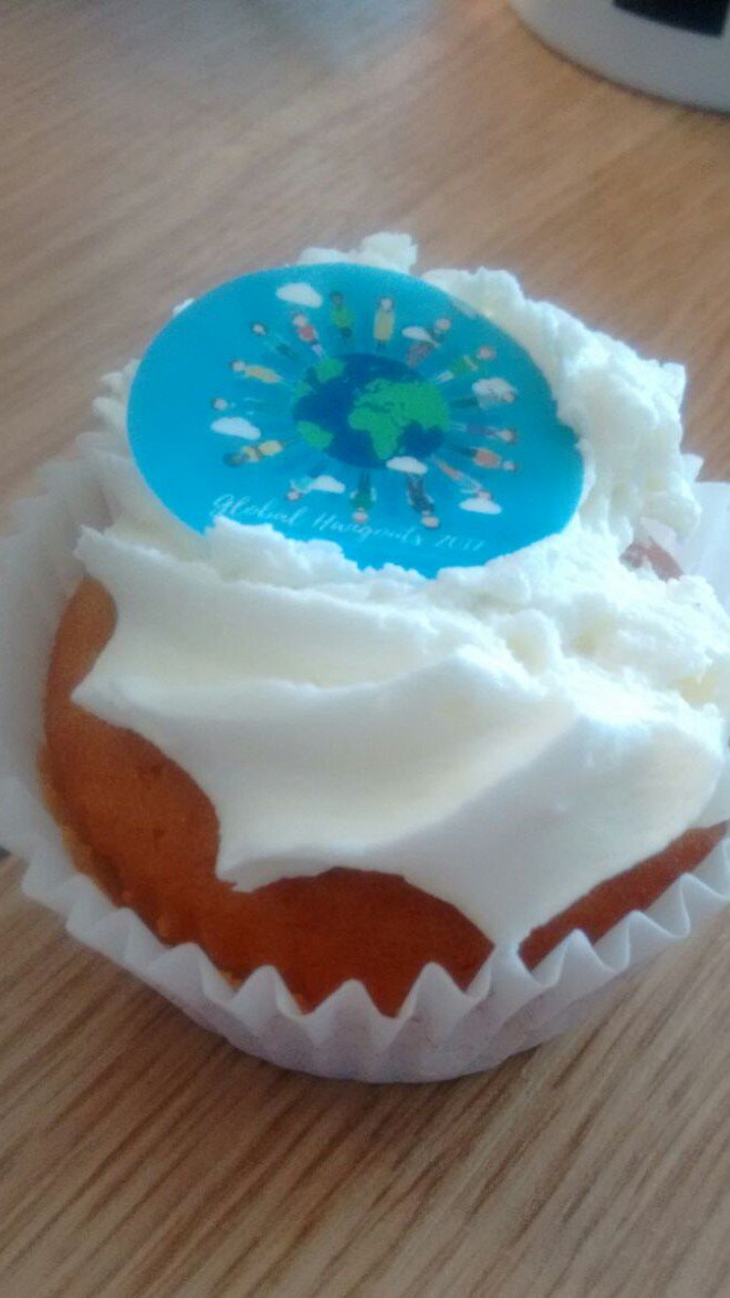 EUmanities's tweet photo. International Cupcakes! #EUmanities #EUfunding #phdlife #WelcomeWeek #kentglobalhangouts #ALLinternational #hellokent https://t.co/cC8lCgFZiu