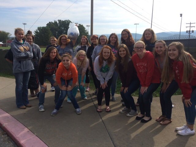 TVHSRAZE's tweet photo. #bigbuttcleanup #razewv 707 butts, 4 dip cans, 1 dip bottle! https://t.co/2hNtKkPZFp