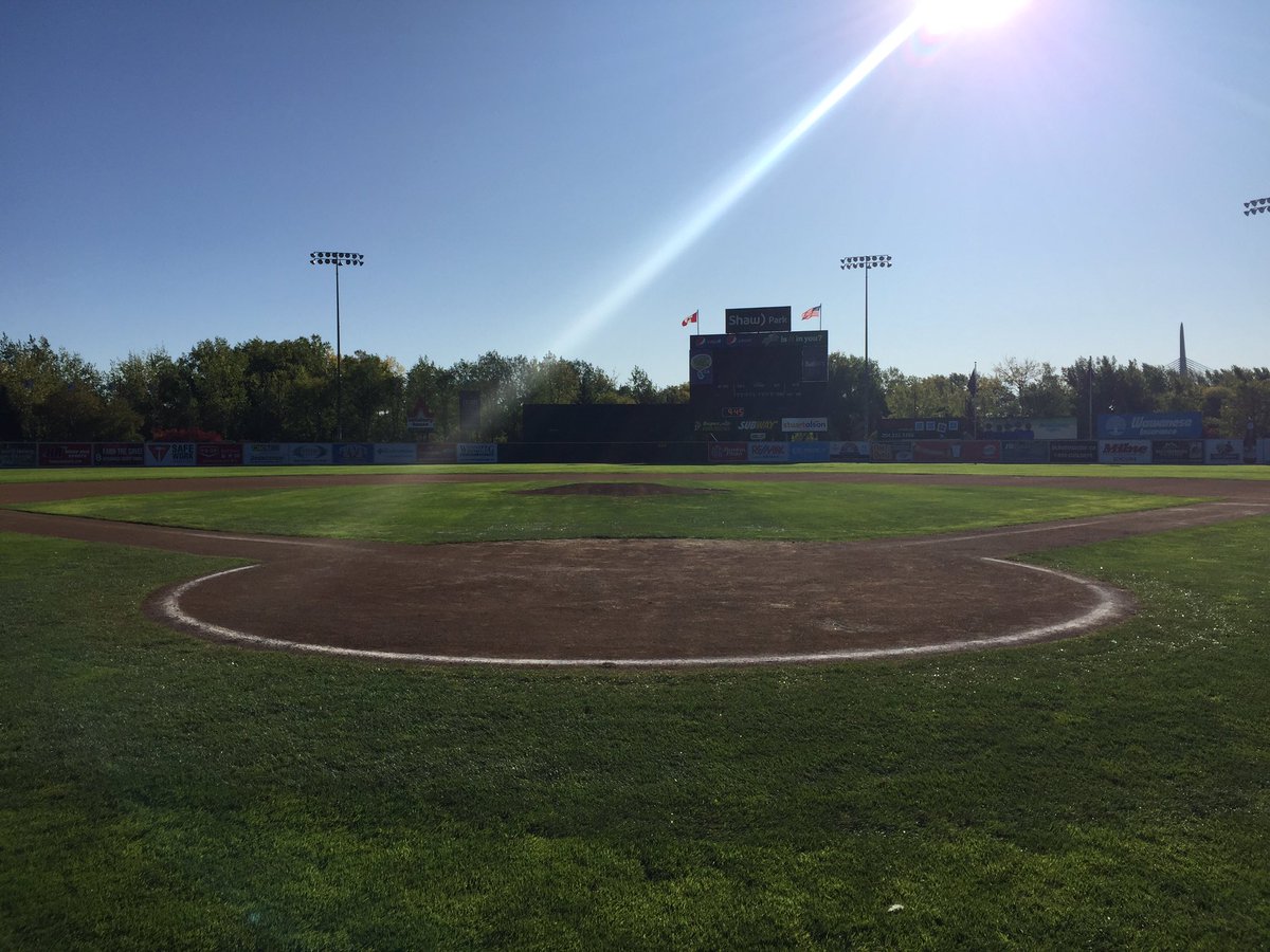 Wpg_Goldeyes's tweet image. Well this looks much better, doesn't it?

The winner of tonight's game will be the 2017 @AA_Baseball champions!

First pitch 6:05pm.
