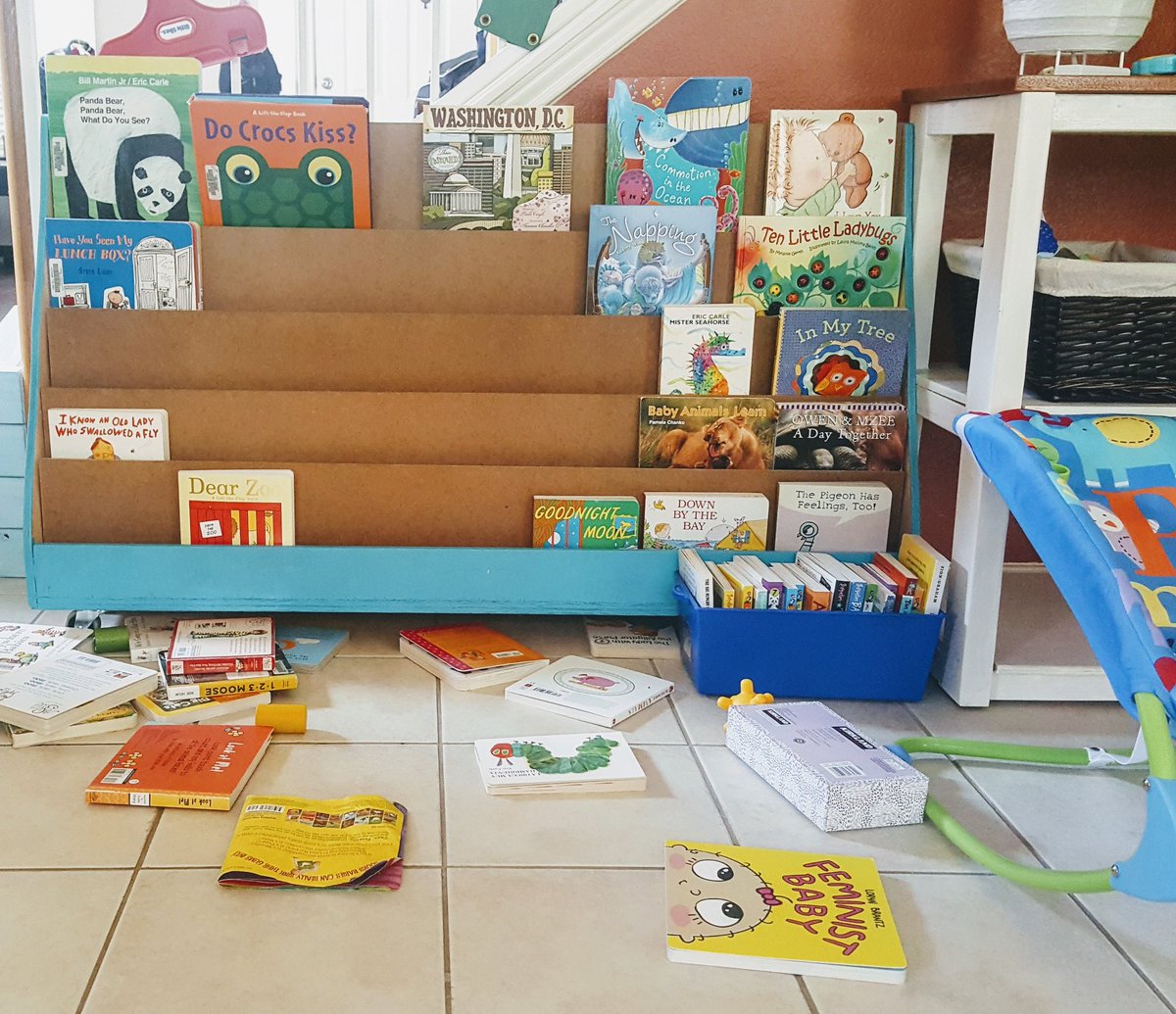 TejanaTwitiendo's tweet photo. This is Sweet Pea's daily library cycle. #BabiesWhoRead @AustinPublicLib @LorynBrantz https://t.co/rg00F7vFVn