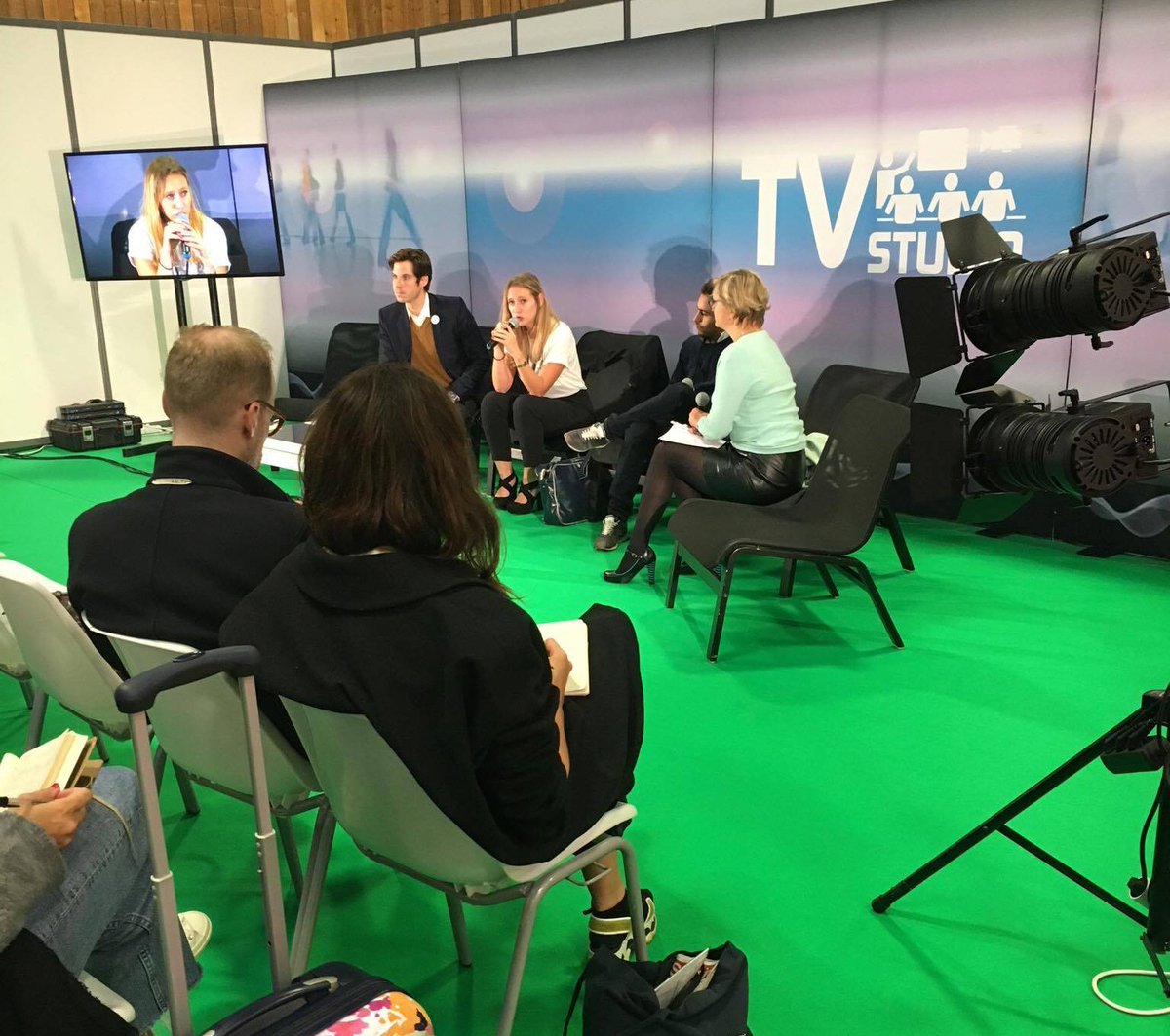 TMerendon's tweet photo. Table ronde(ment) menée : #FreshMeUp @ salon #RapidResto avec #OptiMiam & #UneFourmiiVerte https://t.co/OrPBNtwhCW