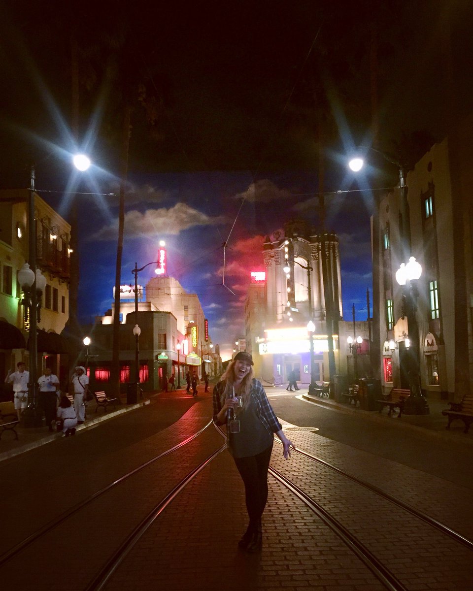 trisarahhhtops_'s tweet photo. strolling through california adventure after hours last night with a cup of decaf ๐๐ป #galacticmeetup https://t.co/IqkGy99BfS
