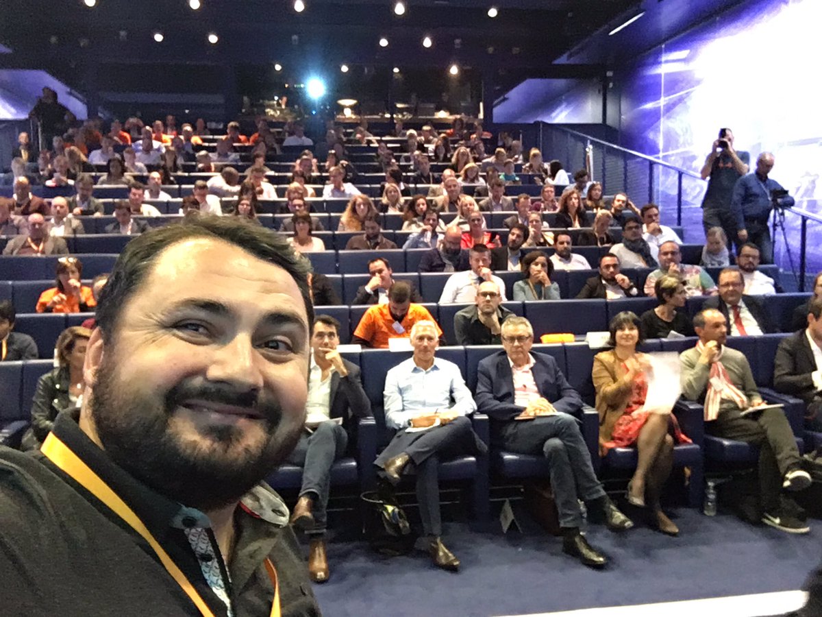 TeamDRnpdcHack's tweet photo. 10 secondes avant le #pitch. #livingthemoment #HM17 https://t.co/OMGaRMuR0Q
