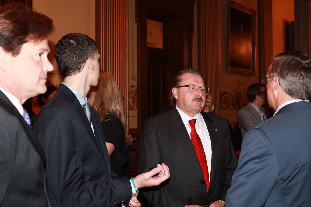 MICUMichigan's tweet photo. @DavenportU students and staff connect with @SenMikeKowall and Senator Steve Bieda this morning during MI Senate session. #MICU2017 https://t.co/LXwhOXxU0i