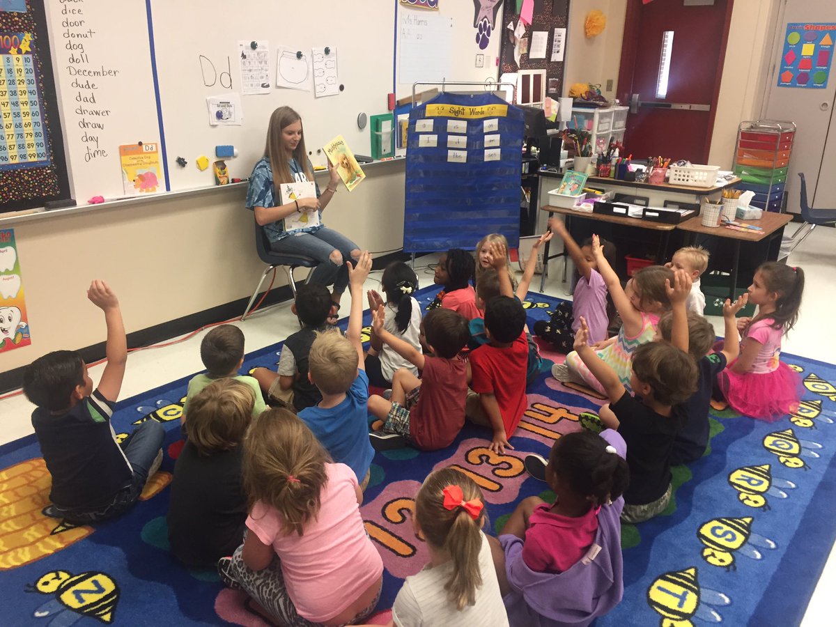 msharrisK16's tweet photo. Amazing CP Sophomore reading to my precious Kindergarteners! 🤗@PowellCISD https://t.co/aaxO0oOsTE