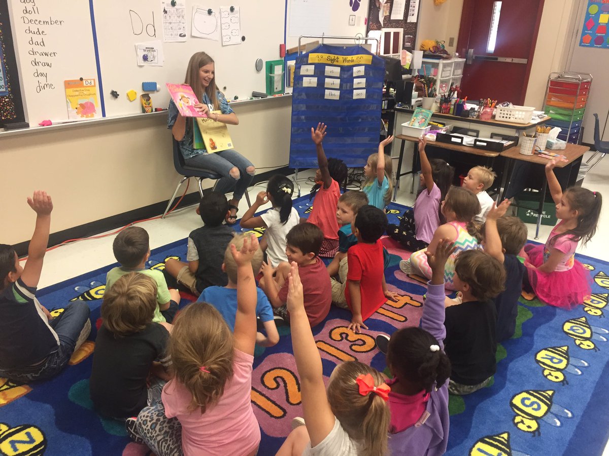 msharrisK16's tweet photo. Amazing CP Sophomore reading to my precious Kindergarteners! 🤗@PowellCISD https://t.co/aaxO0oOsTE