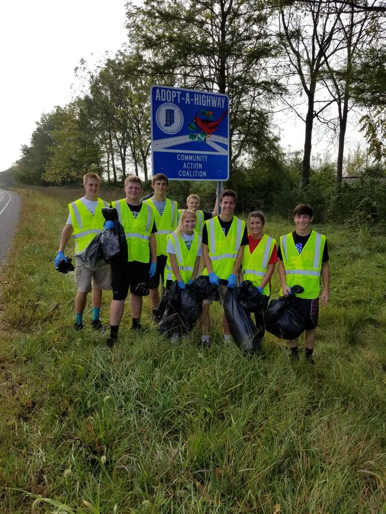 Students participating in the United Find Day of Caring. <a href="/NDPrincipal_16/">Charlie McCoy</a> @DCCSSuper <a href="/BarbLecher/">Barb Lecher</a> <a href="/DCCS_SRO/">Decatur Co SRO</a>