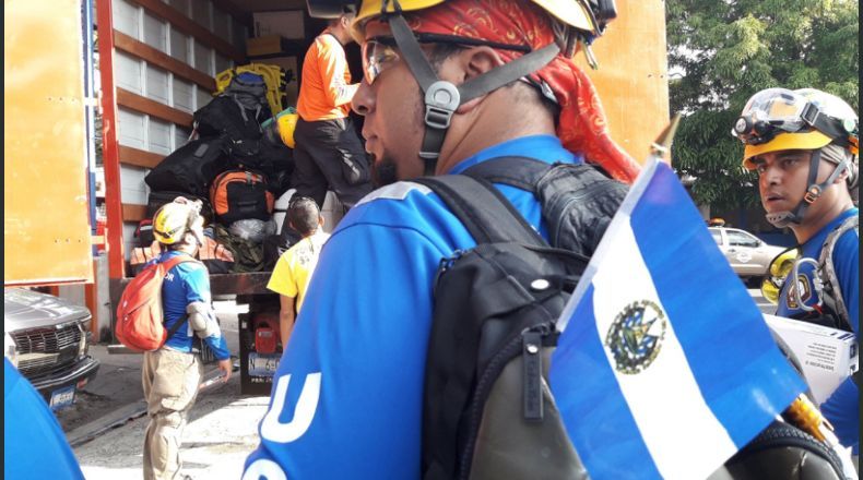 labarraazul's tweet photo. ¡YA VA EN CAMINO LA SELECCIÓN QUE AYUDARÁ A NUESTROS HERMANOS MEXICANOS!..¡EL SALVADOR ORA POR MÉXICO!...¡FUERZA MÉXICO!...¡QUE VIVA MÉXICO! https://t.co/dZMnOIqvzk