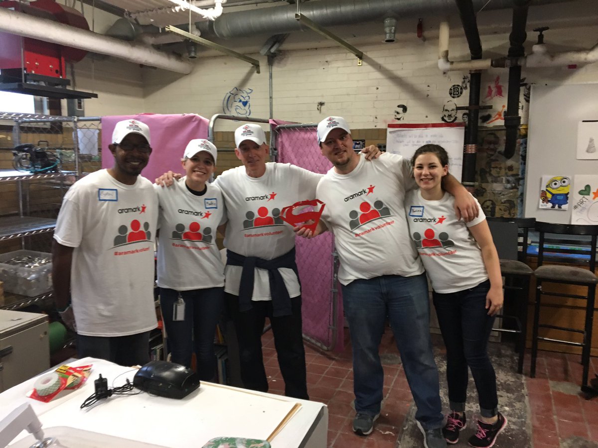AramarkFenway's tweet photo. The team is still hard at work here at McKinley HS with the @RedSoxFund!!! #almostlunch #aramarkvolunteer https://t.co/hqgU5lUDKf
