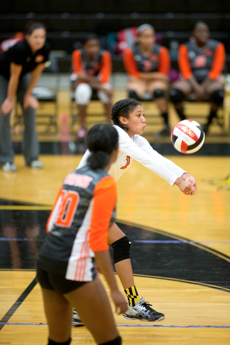 TimSchwartz13's tweet photo. .@mkseldo4 had 6 aces, @Melijohnson00 had 7 assists in @OM_Volleyball's 3-0 win over @NortheastESport. WRAP-UP: https://t.co/mgO8d3Ftuq https://t.co/uQHKOoNRBb