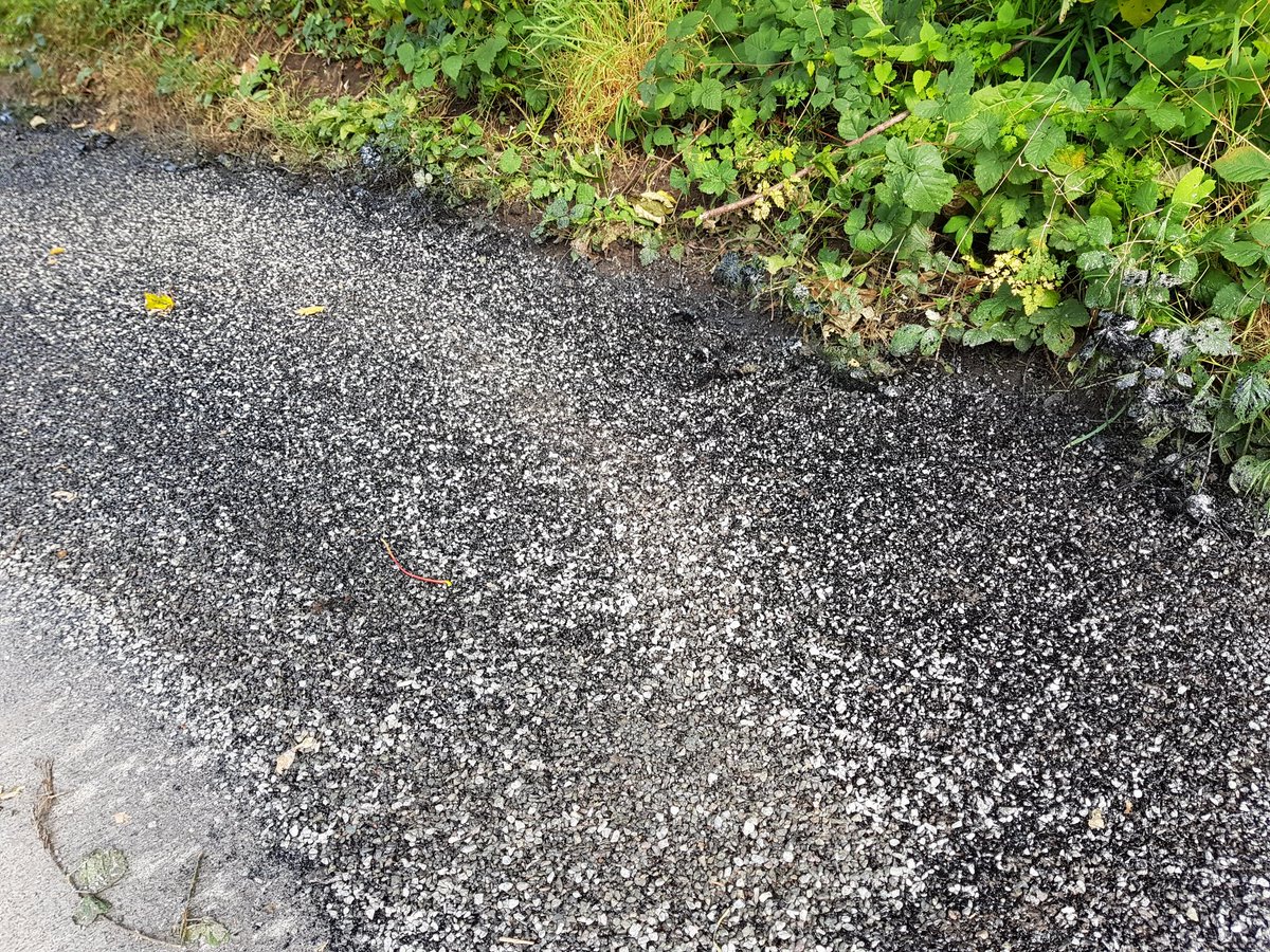 Autoprideuk's tweet photo. @SurreyCouncil more quality workmanship. Even managed to tarmac the soil verge. https://t.co/lv2Q76DhRF