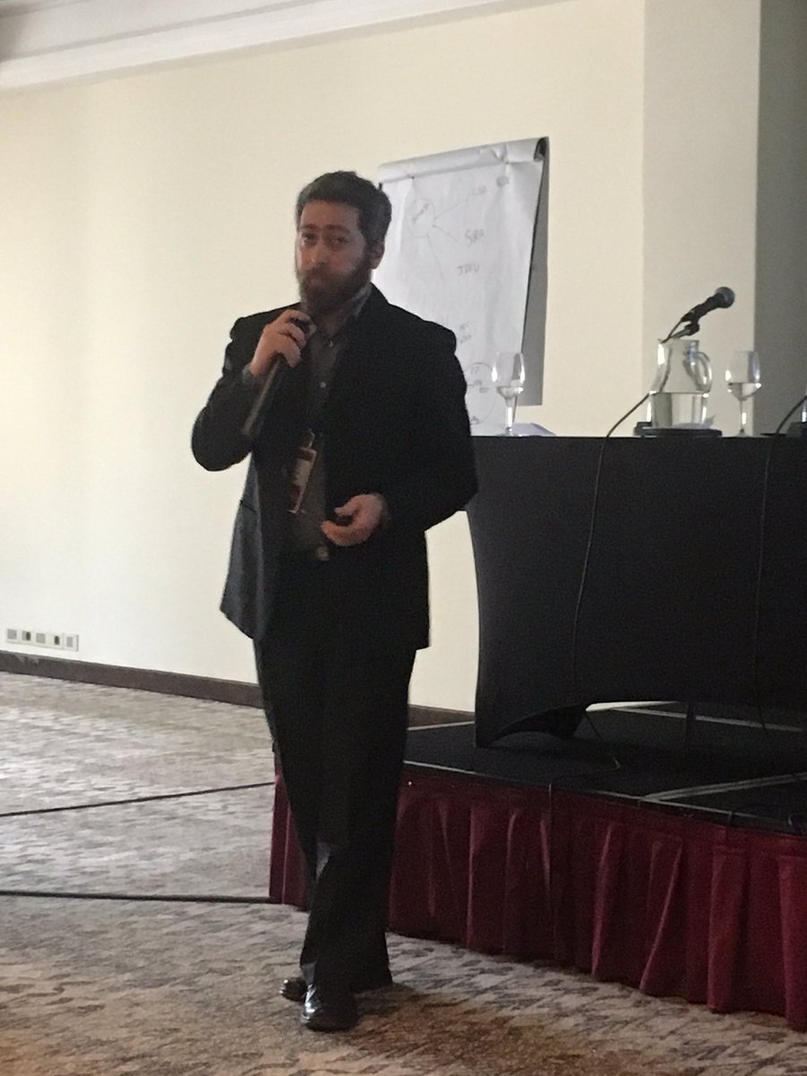 juanma jimenez <a href="/manco1911/">manco1911</a> presentando los servicios avanzados de <a href="/certuy/">CERTuy</a> en <a href="/LACNOG/">LACNOG</a>