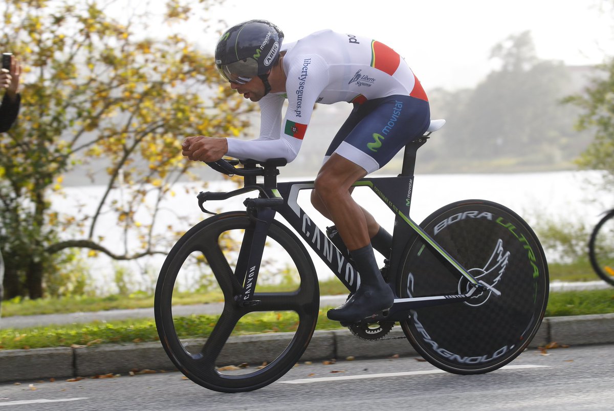 #Bergen2017 Dumoulin (NED), campeón del mundo CRI por delante de Roglic (SLO) y Froome (GBR). <a href="/Nelsoliveira89/">Nelson Oliveira</a>, 4ª plaza a 7" del bronce 👏