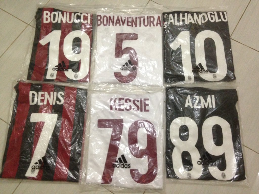 RedBlackShop_R's tweet photo. MILAN DAY, MILANISTI DAY!!
Silakan diorder..
semua READY STOCK.๐
#gradeori #prosescepat #recsell #highquality https://t.co/h6avIoHn3F