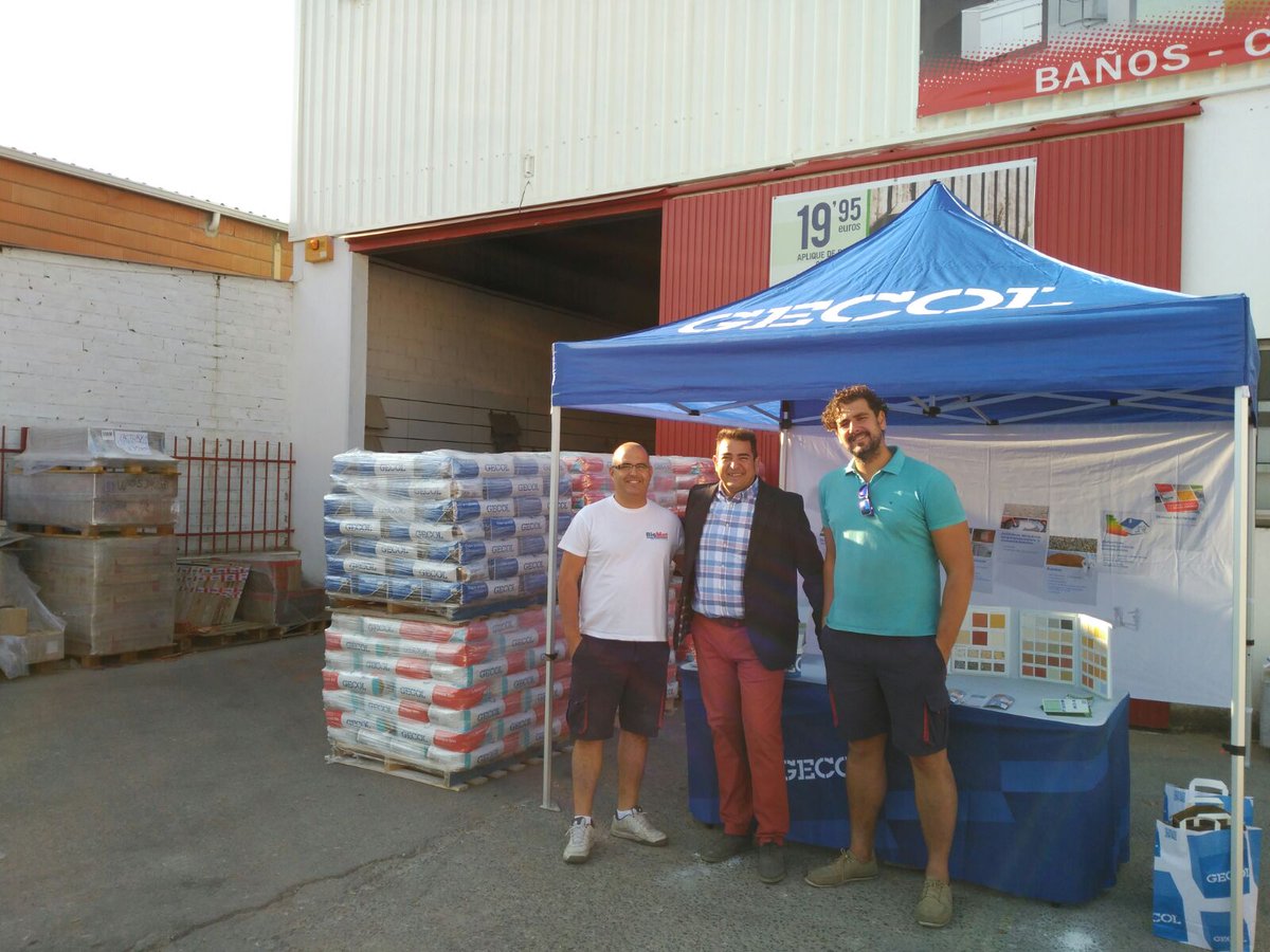 GECOLoficial's tweet photo. Hoy Jorge en DECORA FACTORY de #BigMat, con los gerentes Fran Sánchez y Paco Alcaide y Ana Alcaide responsable de compras https://t.co/4vKYMQ6X0n