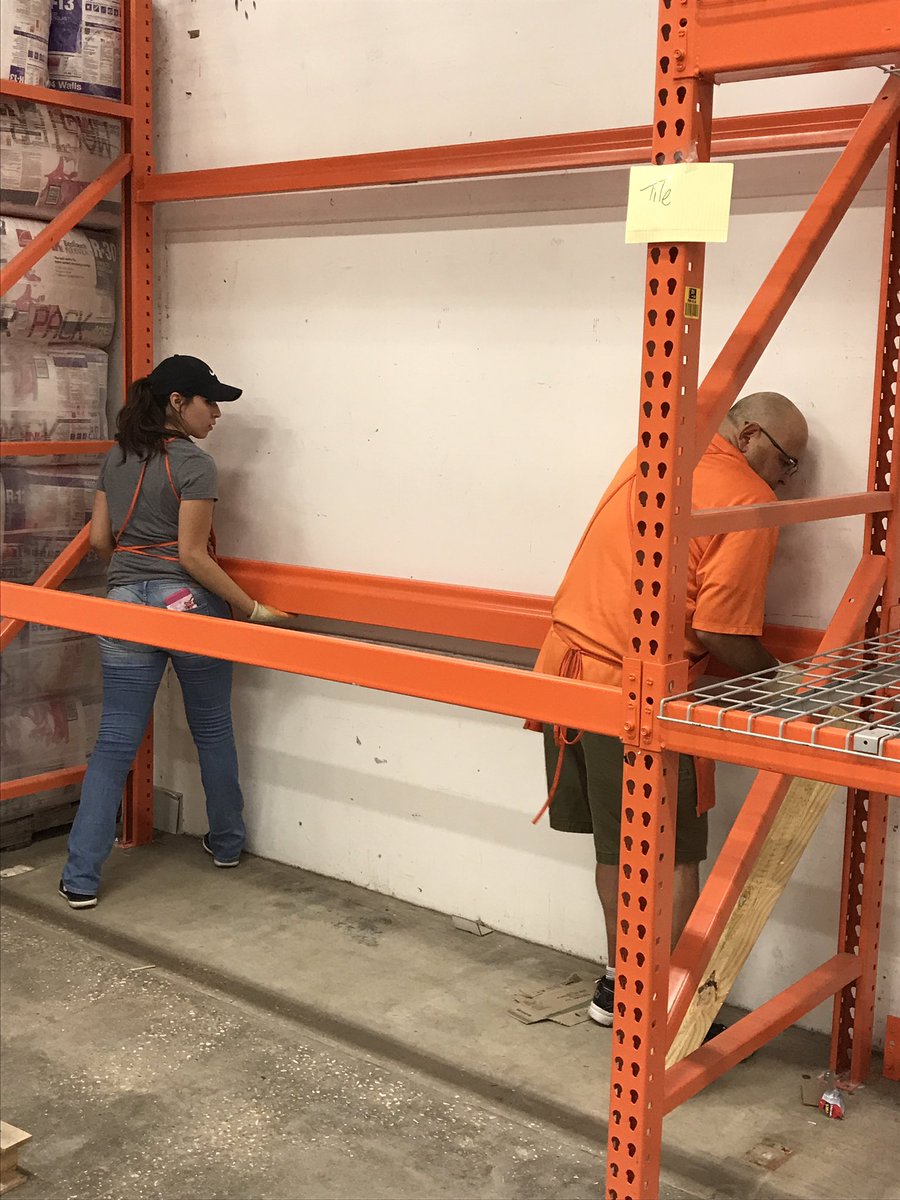 Natalie and Hoss kicking it! <a href="/SimentalLisa/">Lisa Simental</a> <a href="/AngelaWires/">Angela Wires</a>