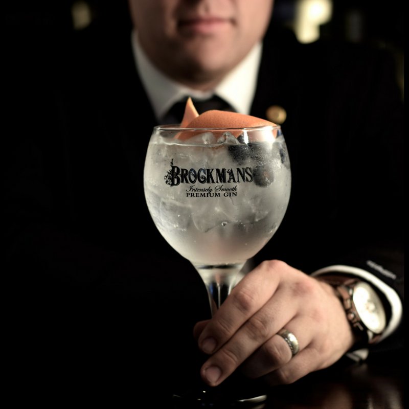 BrockmansGin_es's tweet photo. ¿Mal día? Arréglalo = Gin Tonic / ¿Buen día? Celébralo = Gin Tonic https://t.co/Sm0cbzIIPZ