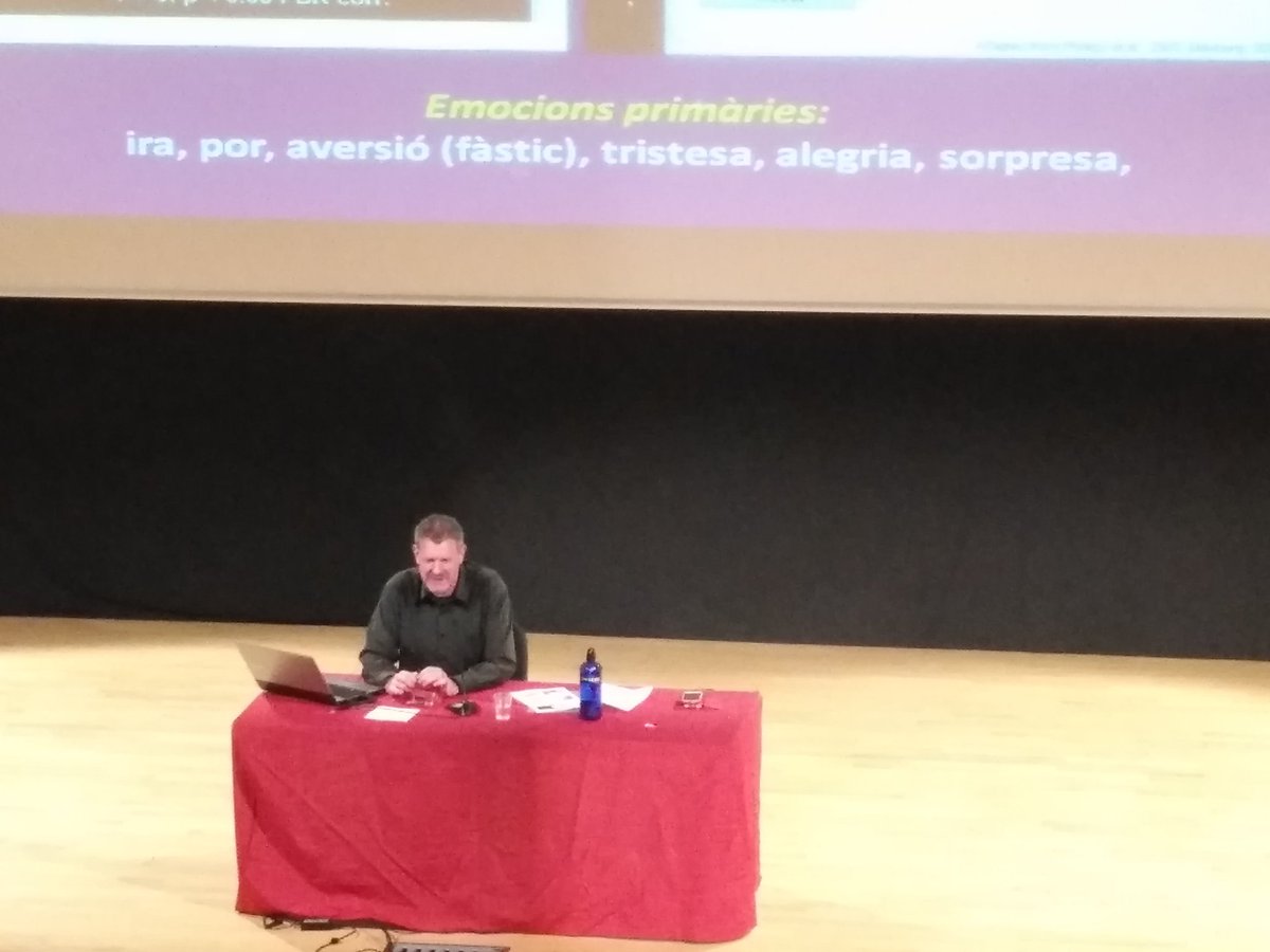 Rieraderibes's tweet photo. D. Bueno:l'emoció de la sorpresa és la que activa la motivació @Rieraderibes @iperaprendre @xepig16 @FundacioBofill @escolanova21 https://t.co/cT6Z5RCS3w