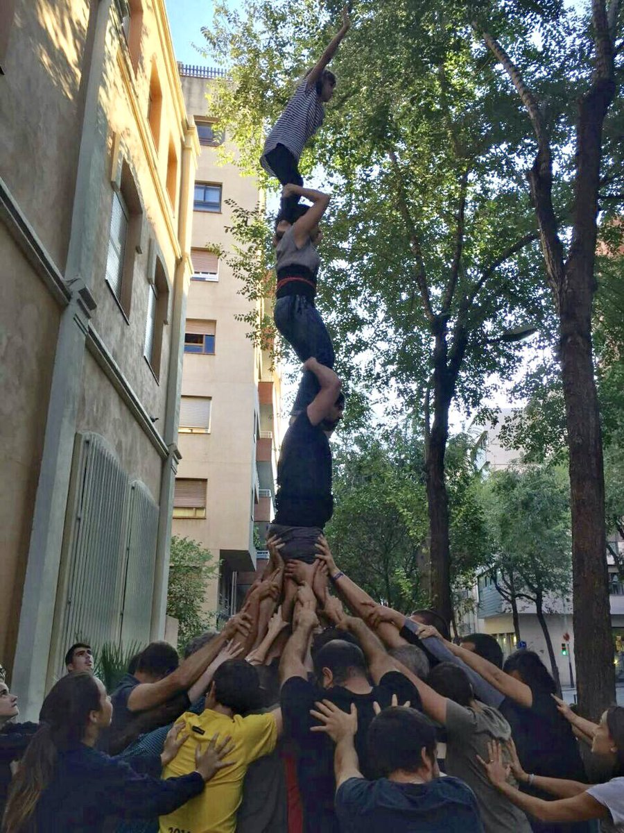 arreplegats's tweet photo. Volem donar tot el nostre suport al Pep Masoliver, treballador del @puntcat, i a la seva família.
Arreplegat s'és per sempre! #castellers https://t.co/rZtqkHohvO
